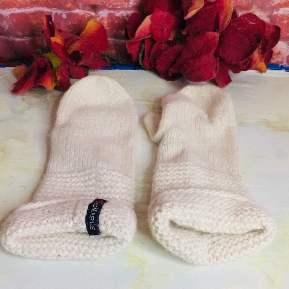 Red Maple Off White Baby Alpaca Knit Mittens